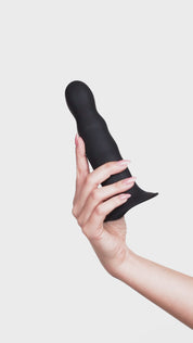 Dildo PIPOne della linea SEX SAFARI di MySecretCase, in silexpan morbido e non poroso, ideale per stimolazione vaginale e compatibile con harness strap-on. Forma ondulata per piacere intenso e igiene sicura